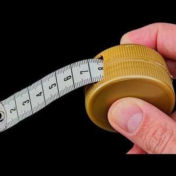 Tampas de garrafa reutilizadas de forma criativa como ferramentas práticas no dia a dia.