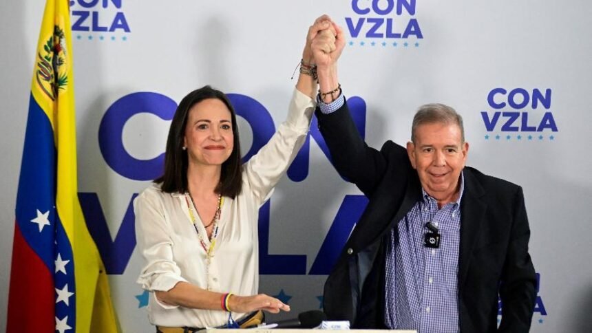 Imagem de Edmundo González, líder da oposição venezuelana, sorrindo em um evento público