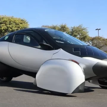 Folha do seu Paulo - O Carro dos Jetsons Chegou: Aptera Lança Veículo Solar que Parece Ficção Científica!