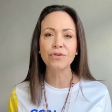 Edmundo González e María Corina Machado, líderes da oposição venezuelana, em uma mensagem conjunta de Ano Novo, convocando o povo à luta.