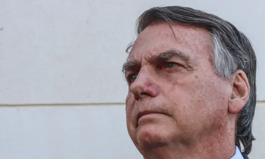 Folha do seu Paulo - Ministros do STF e a Possível Barreira à Viagem de Bolsonaro: Razões Políticas ou Jurídicas em Jogo?