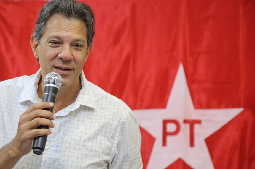 Folha do seu Paulo - PT Culpa Haddad por Repercussão Negativa de Monitoramento do Pix: Um Erro de Comunicação?