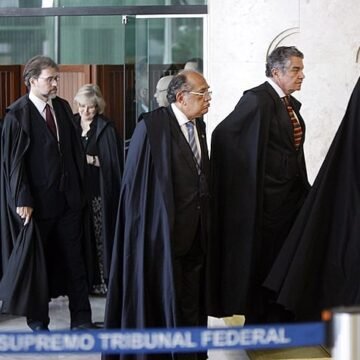 Folha do seu Paulo - STF em Xeque: A Crítica do Estadão Sobre a Politização da Corte