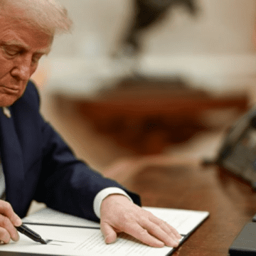 Trump Impõe Tarifas de 25% a México e Canadá e Ameaça China e Brics