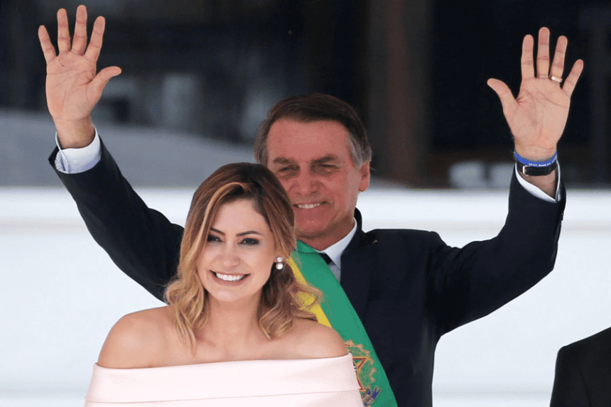 Bolsonaro Cogita Michelle Presidente em 2026 e Casa Civil para si: Um Arranjo Estratégico?