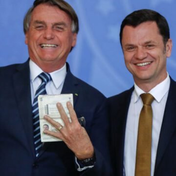 Folha do seu Paulo - Bolsonaro Solicita Devolução de Passaporte para Acompanhar Posse de Trump: Entenda os Bastidores