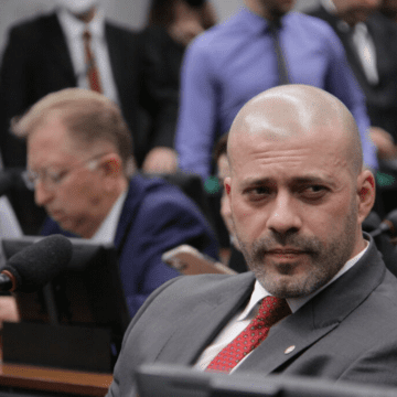 STF Notifica PGR para Opinar Sobre Indulto Presidencial a Daniel Silveira