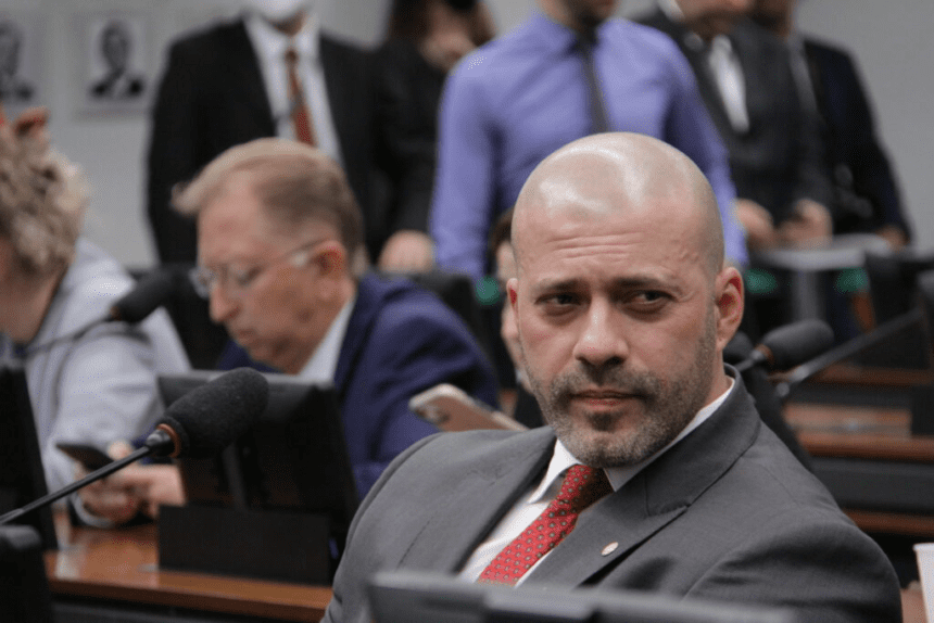 STF Notifica PGR para Opinar Sobre Indulto Presidencial a Daniel Silveira